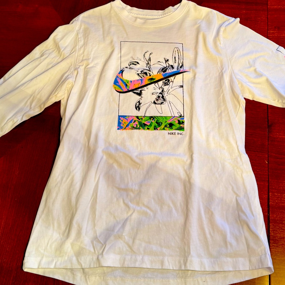 Nike Long Sleeve T Shirt
Size: Medium
